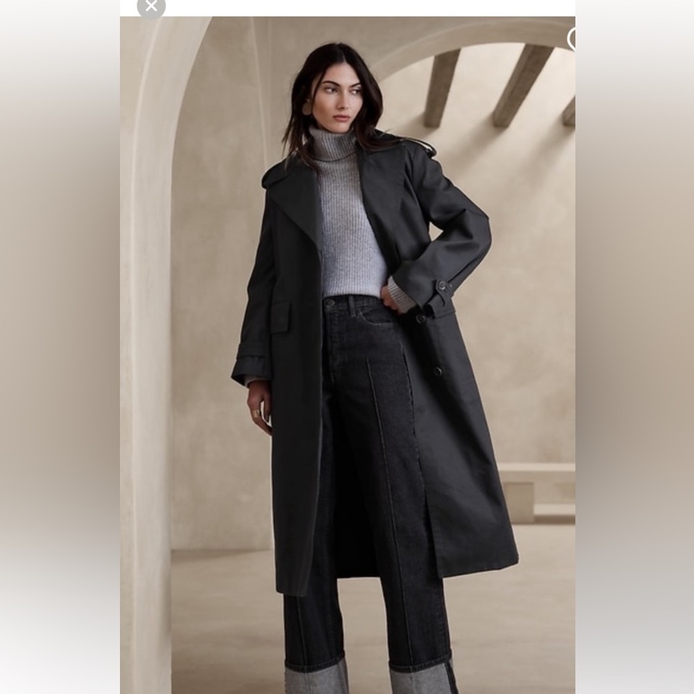 Banana Republic Essential Trench Coat. New without tags.
